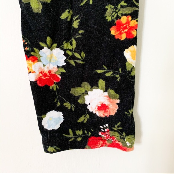 Black Legging with Floral Design - Picture 3 of 3